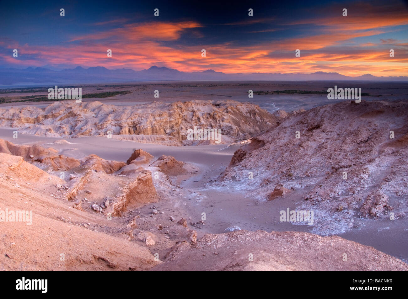 Chile El Desierto De Atacama El Atardecer Sobre La Cordillera De La Sal Y Andes Fotografía De 9133