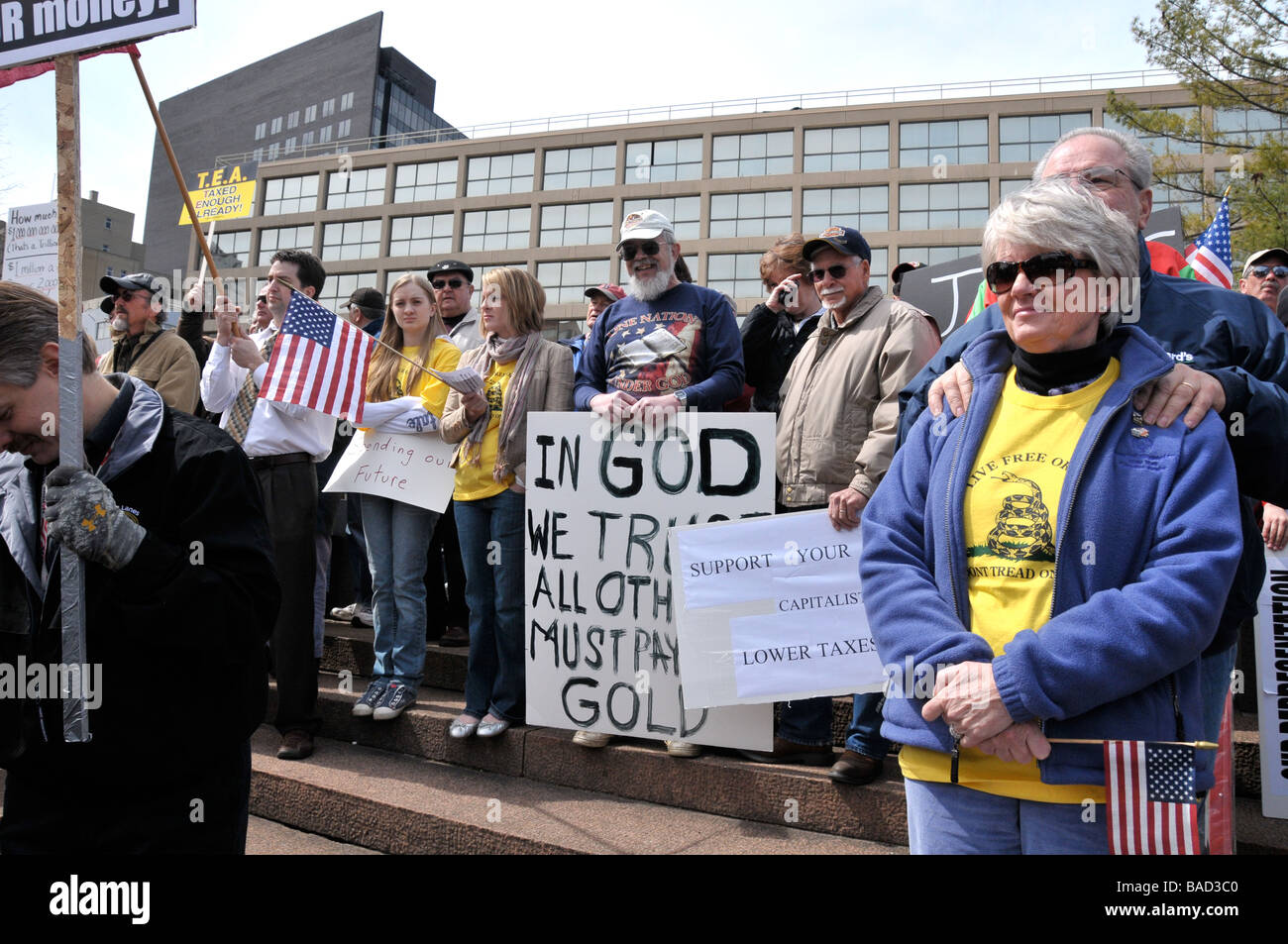 El día de los impuestos, el 15 de abril de Tea Party protesta pacífica en Rochester, NY, EE.UU. Foto de stock