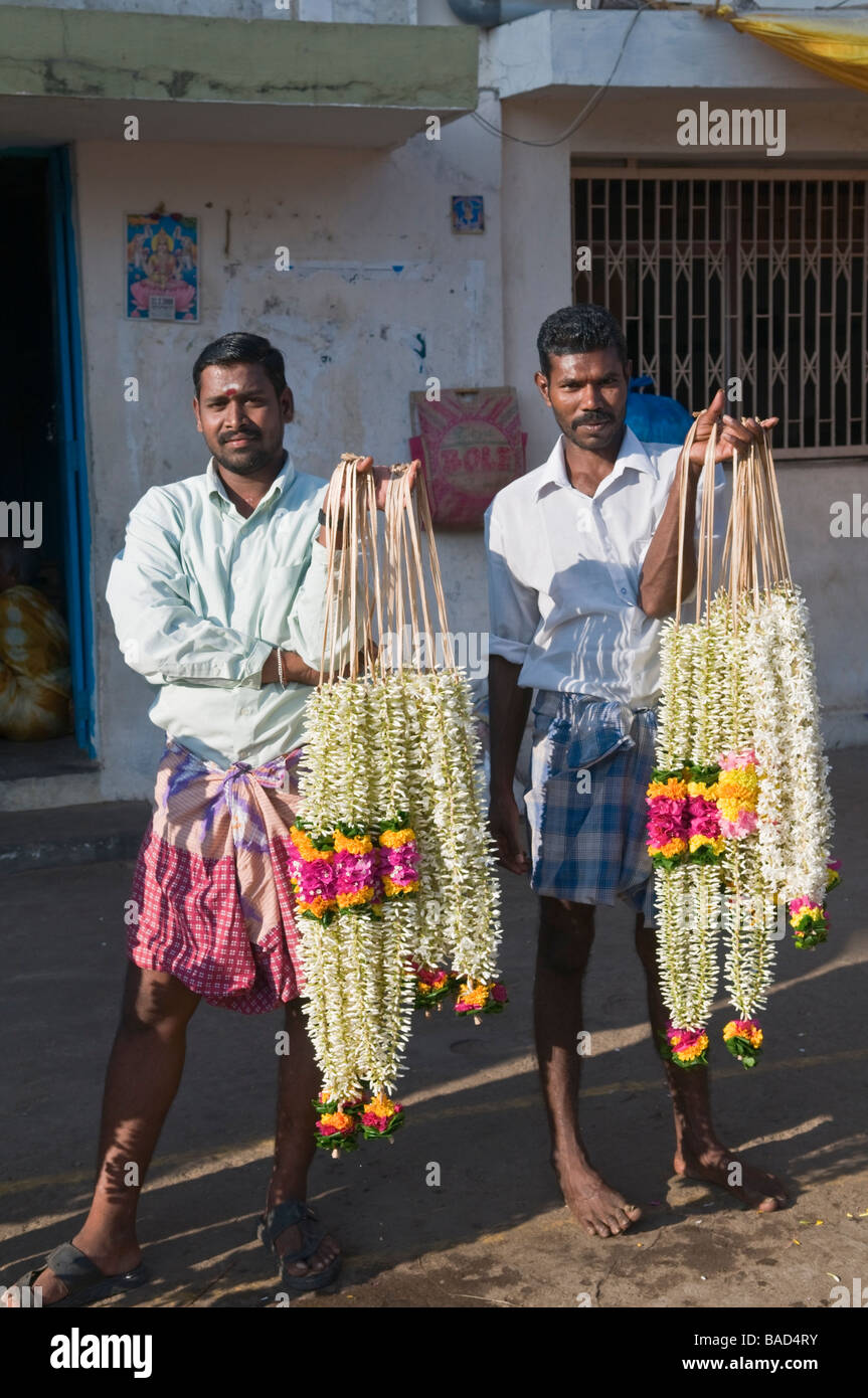 Garland Velankanni vendedores de Tamil Nadu, India Foto de stock