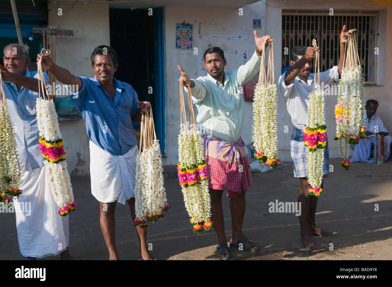 Garland Velankanni vendedores de Tamil Nadu, India Foto de stock