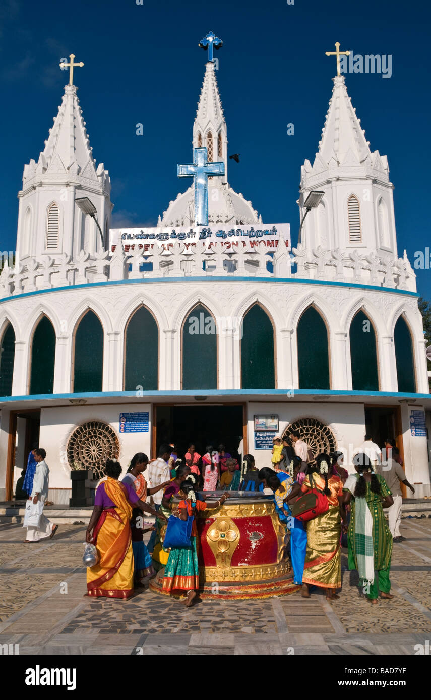 Depósito de la Virgen en el Santuario Basílica Velankanni de Tamil Nadu, India Foto de stock