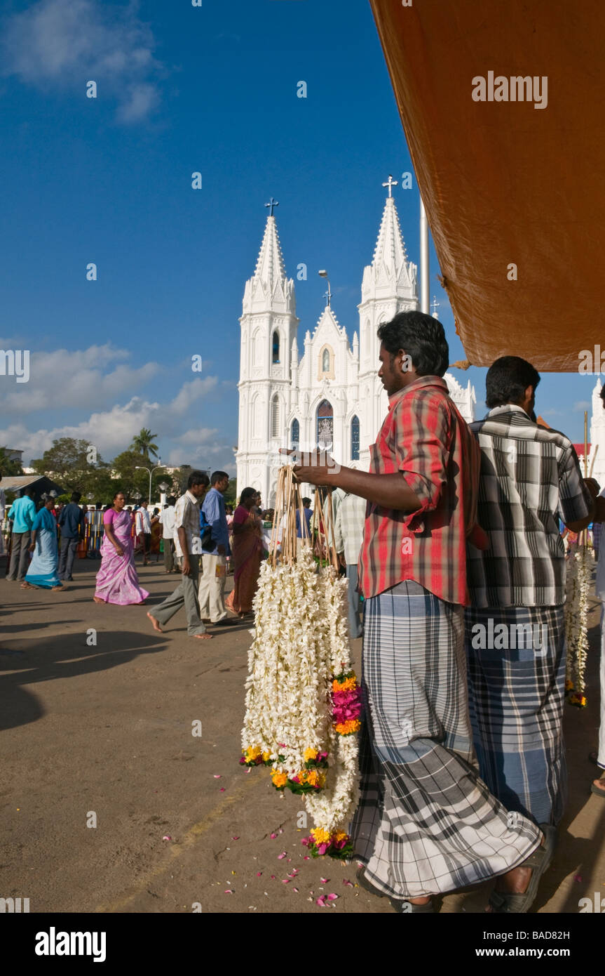 Garland Velankanni vendedor de Tamil Nadu, India Foto de stock