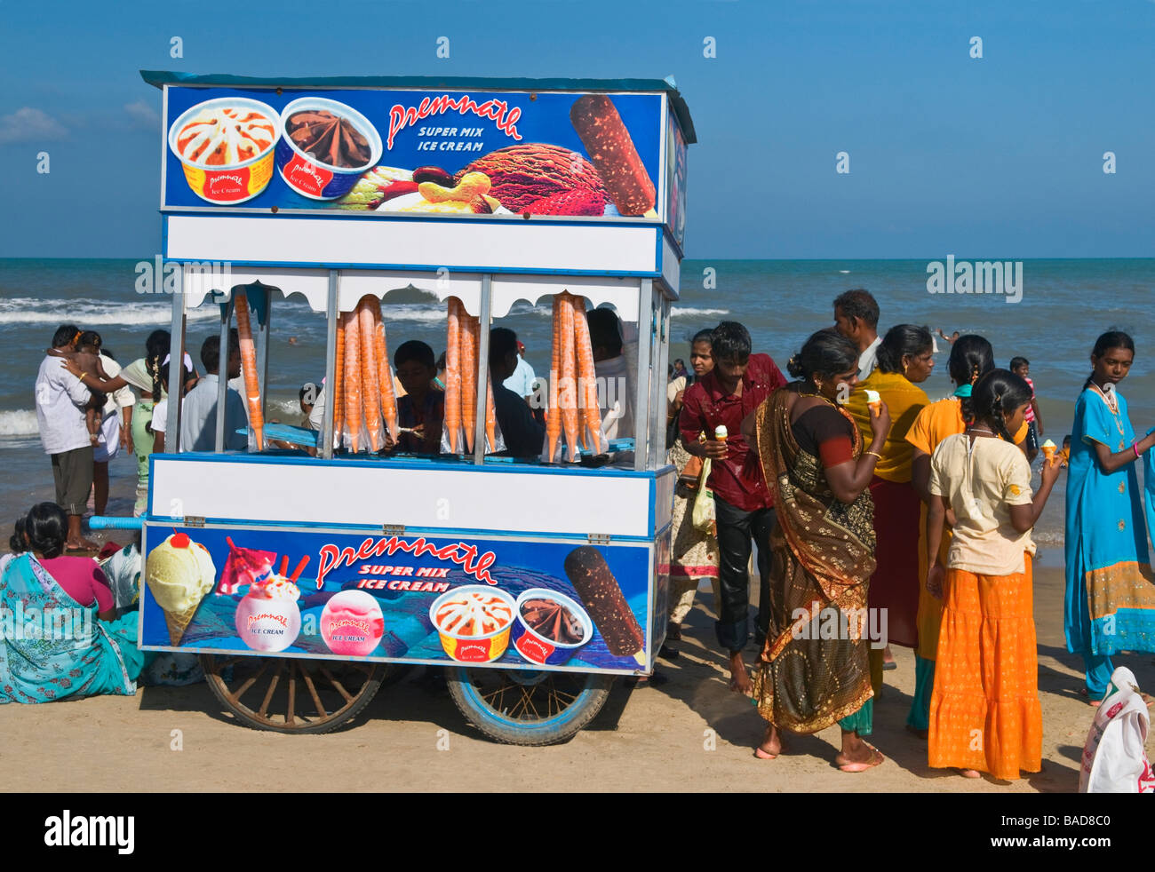 Vendedor de helados Velankanni playa de Tamil Nadu, India Foto de stock