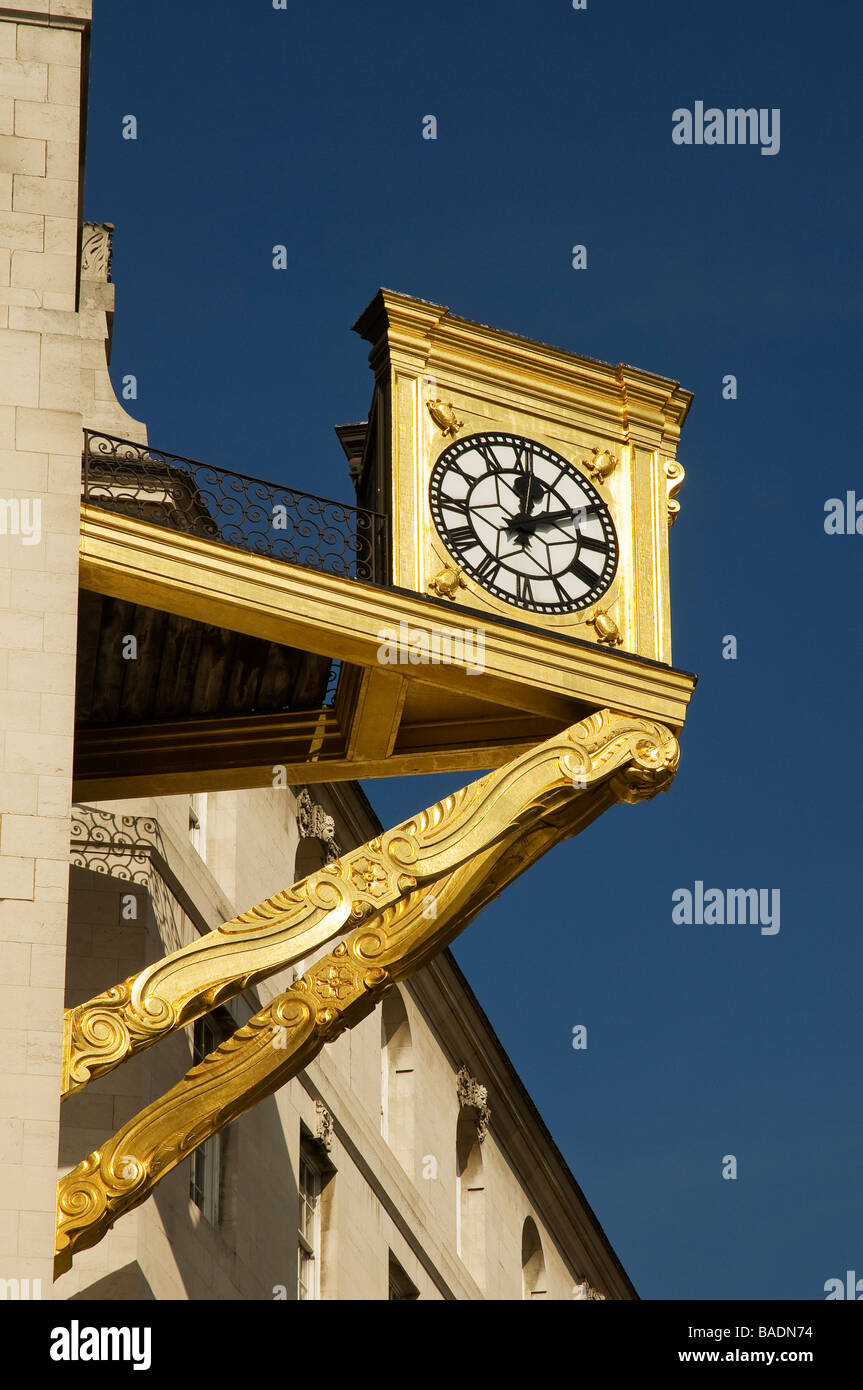 Reloj dorado Leeds Civic Hall Plaza Del Milenio Leeds, West Yorkshire, Inglaterra, Reino Unido Reino Unido GB Gran Bretaña Foto de stock