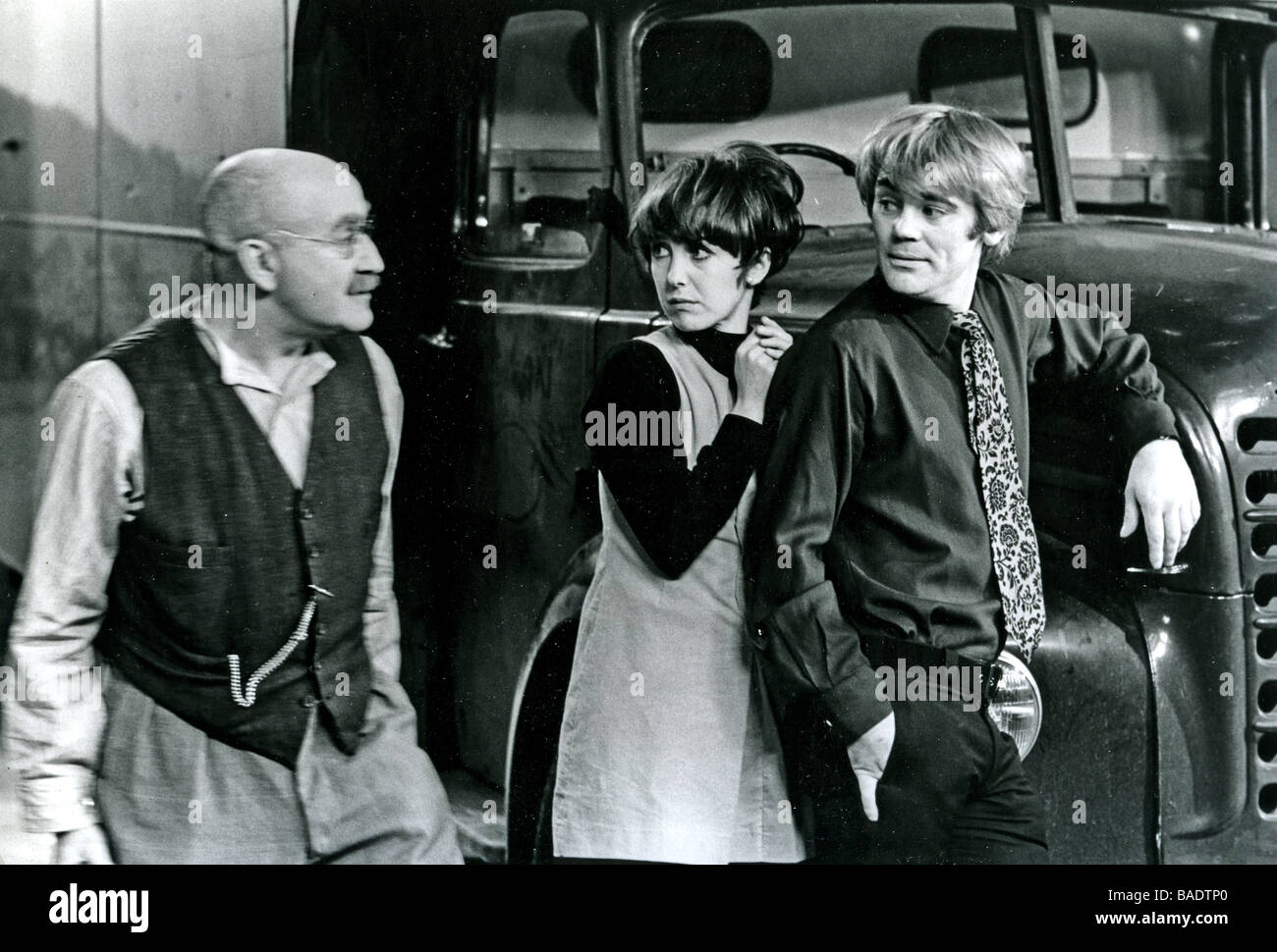 "Hasta que la muerte nos hace parte de la serie de televisión de la BBC. Ensayando un episodio de 1965 l: Warren Mitchell,Anu Stubbs y Antony Stand Foto de stock