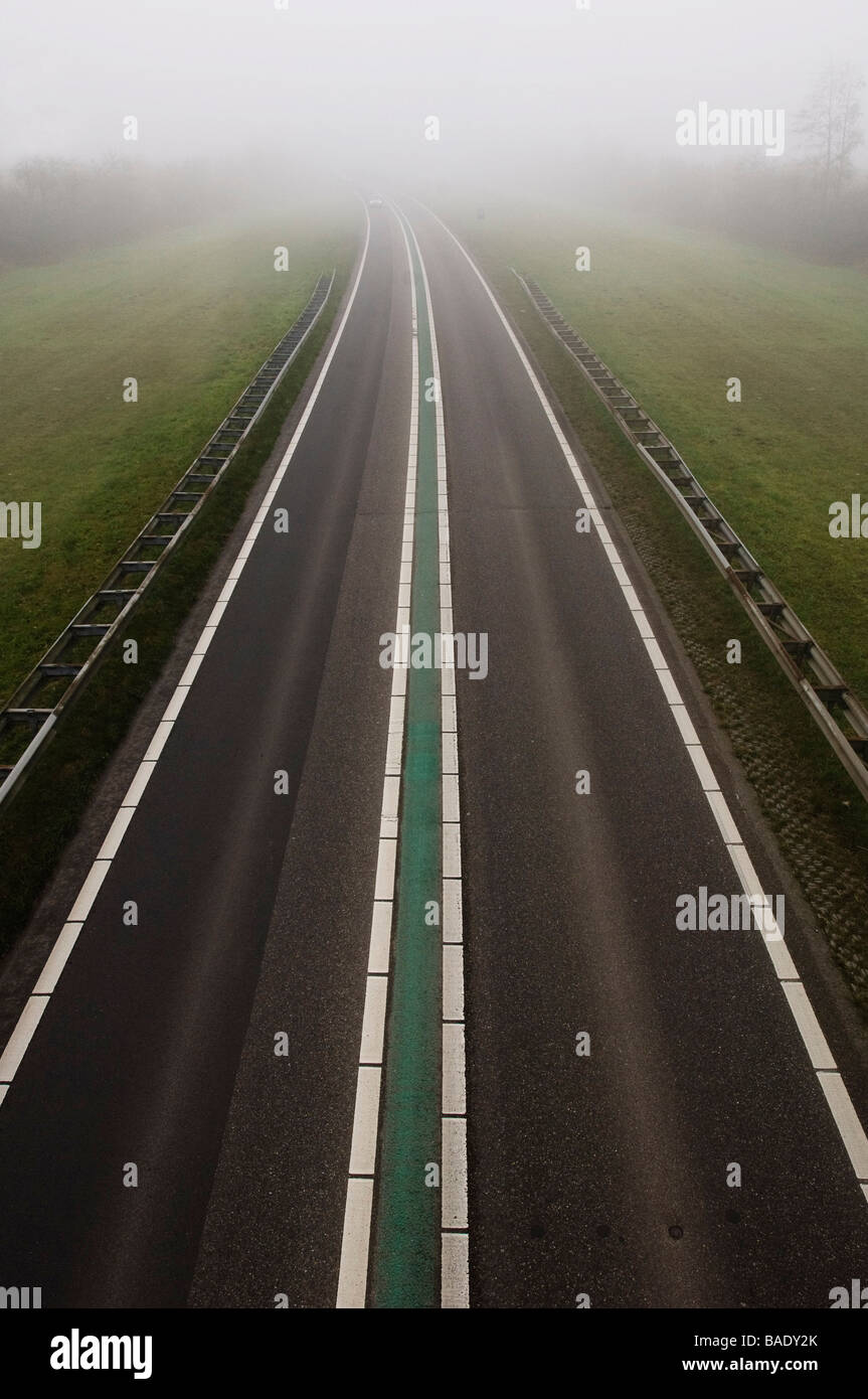 Foggy Road, Países Bajos Foto de stock