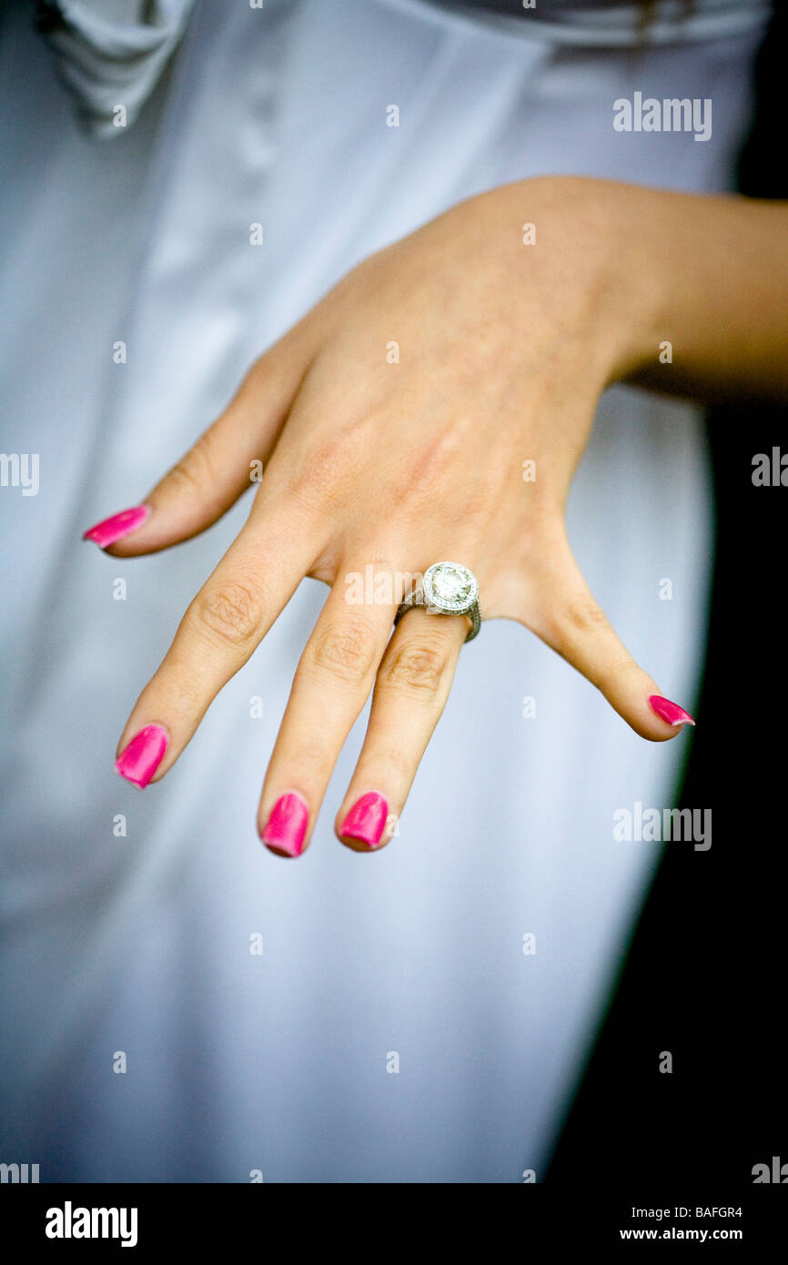 Pink nails, mano metida, anillo, bling bling, rock, diamond Foto de stock