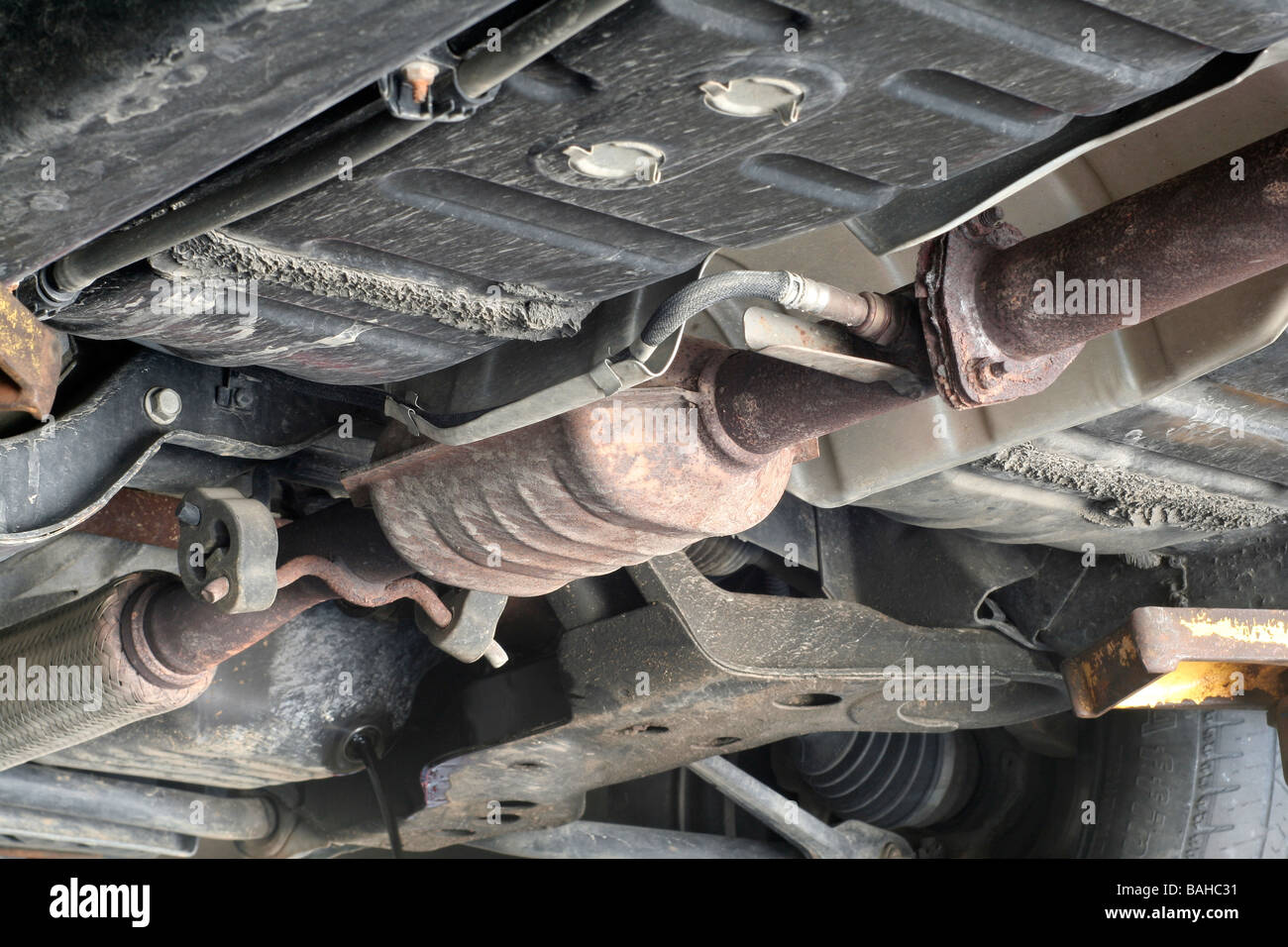 Catalizador en el sistema de escape de un Automóvil Norteamericano  Fotografía de stock - Alamy