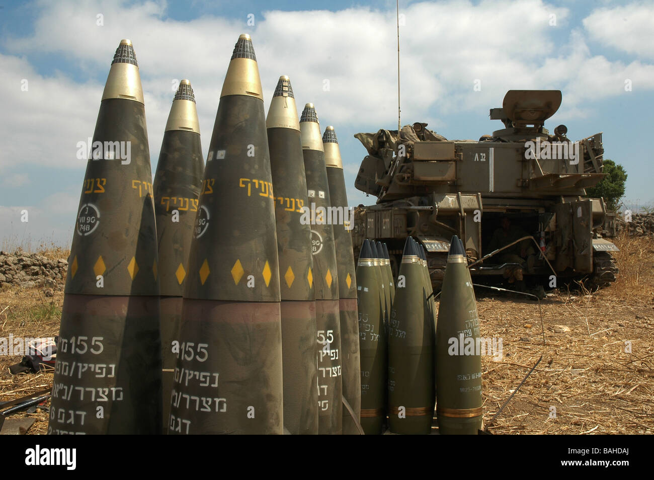 155mm Munici N De Racimo Conchas Con Unidad De Artiller A M Vil IDF   155mm Municion De Racimo Conchas Con Unidad De Artilleria Movil Idf Israelies En Las Alturas Del Golan Durante La Guerra De Israel Con Hezbola Bahdaj 