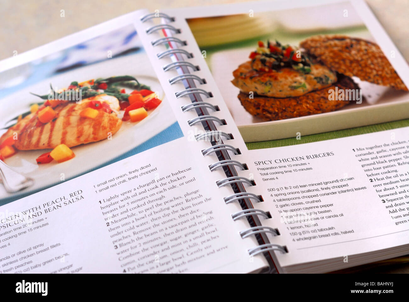 Abrir libro de cocina Foto de stock