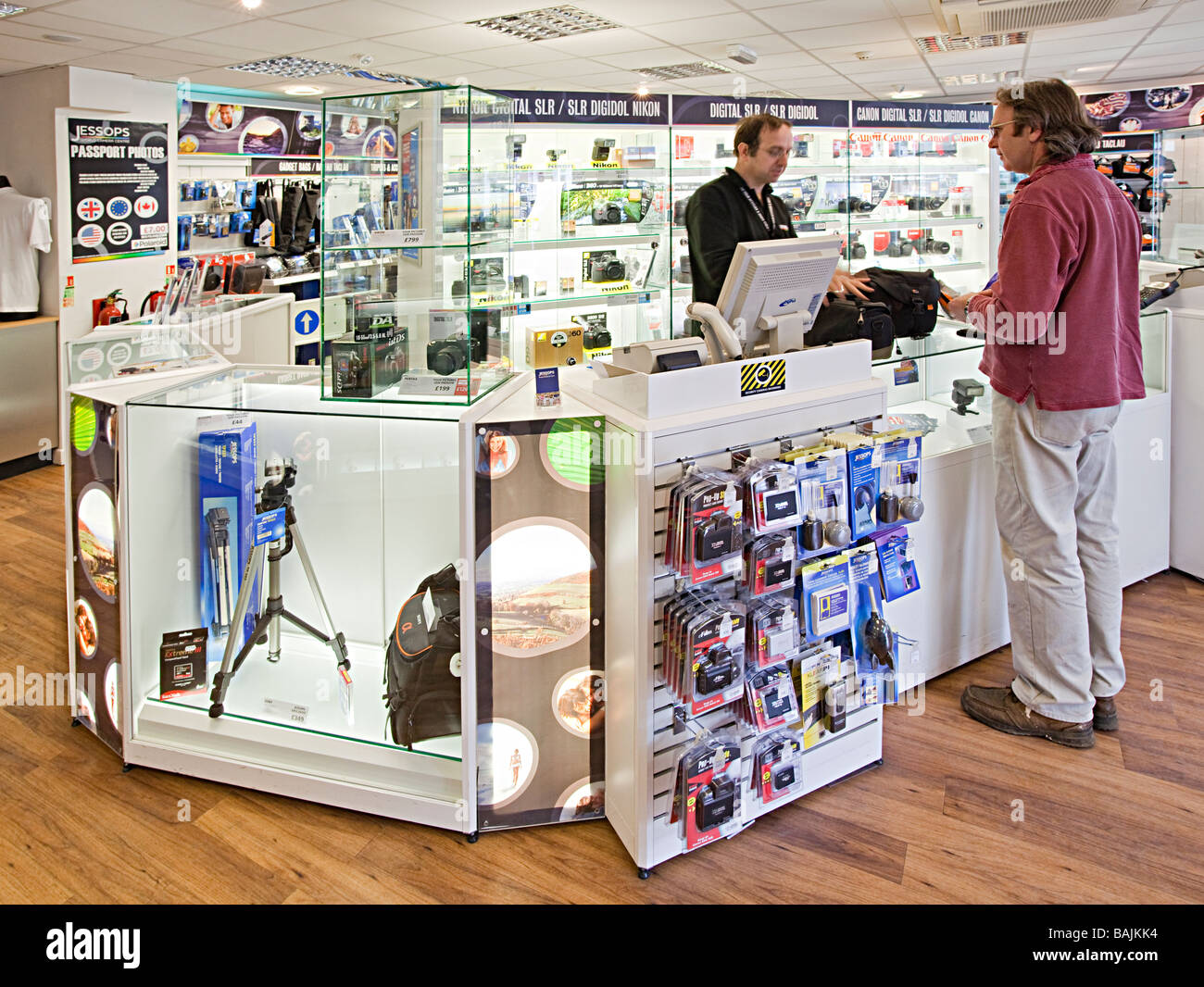 Mitones alquiler Incentivo Compras en tienda cámara UK Fotografía de stock - Alamy