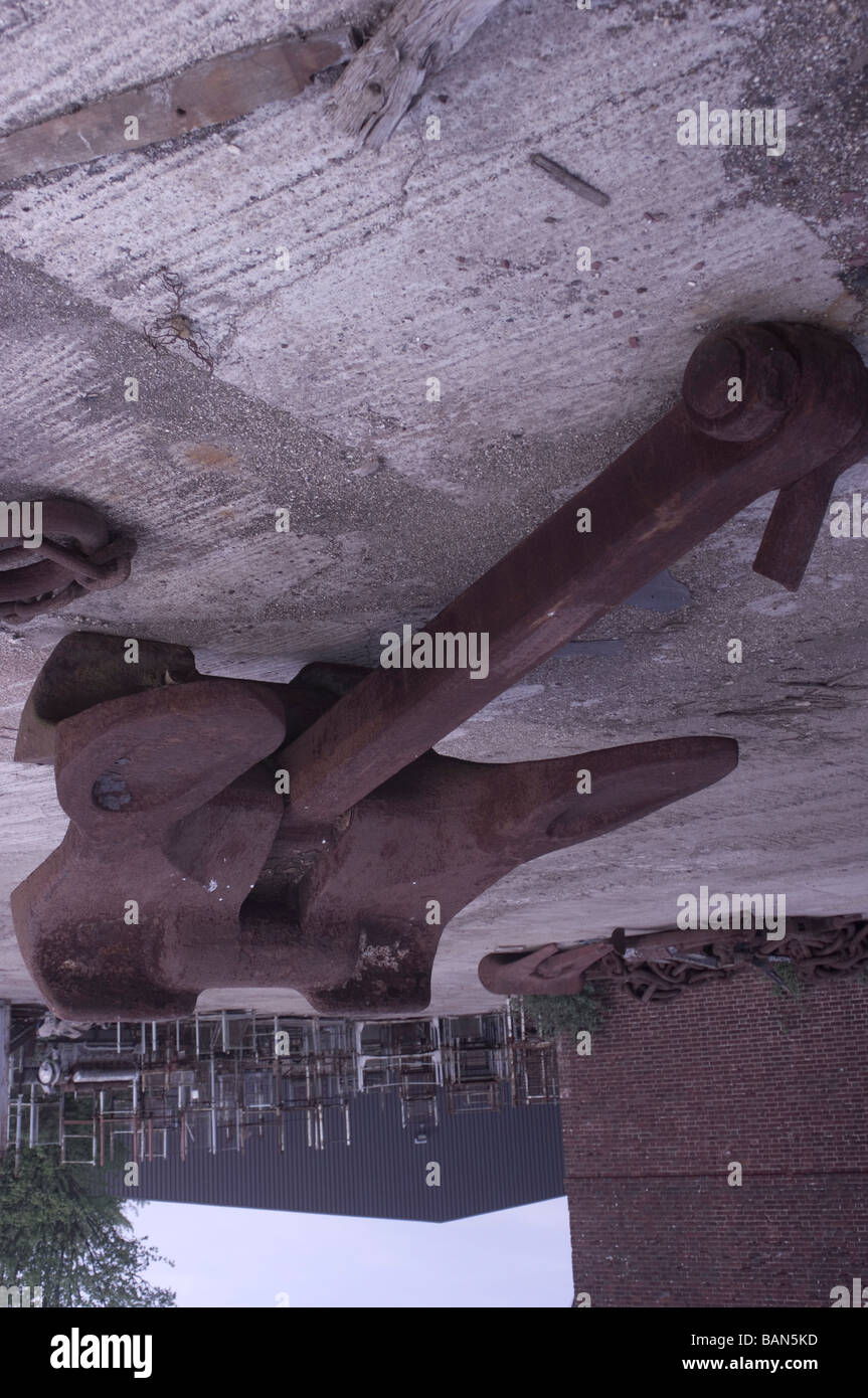 Los eriales rústicas y restos de descomposición de los equipos retirados militares y no Foto de stock