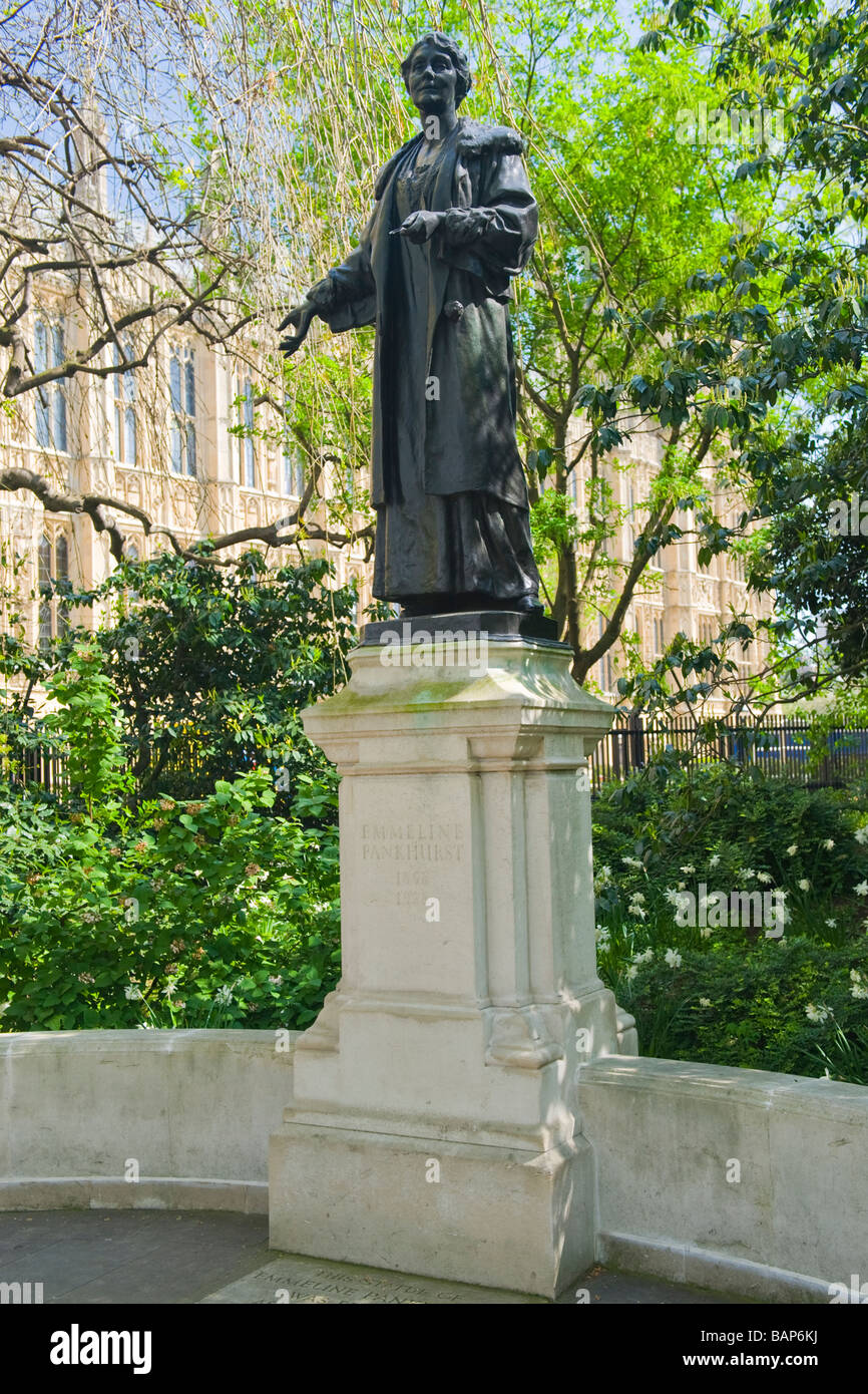 La plaza del parlamento , Westminster , estatua de Emmeline Pankhurst Emily , 1858 - 1928 , suffragette defensora de voto de las mujeres Foto de stock