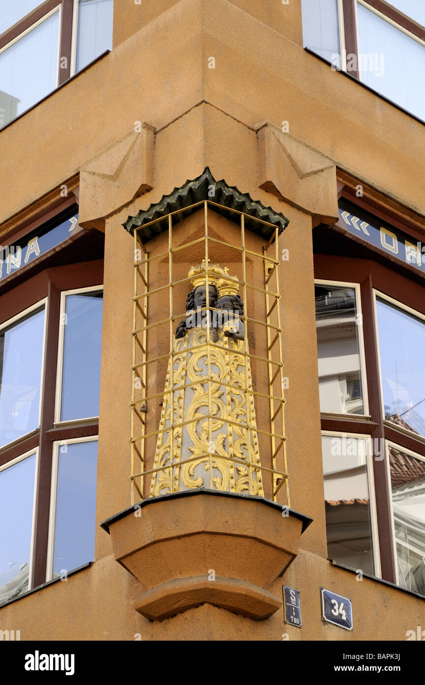 Casa de la madonna negra praga fotografías e imágenes de alta