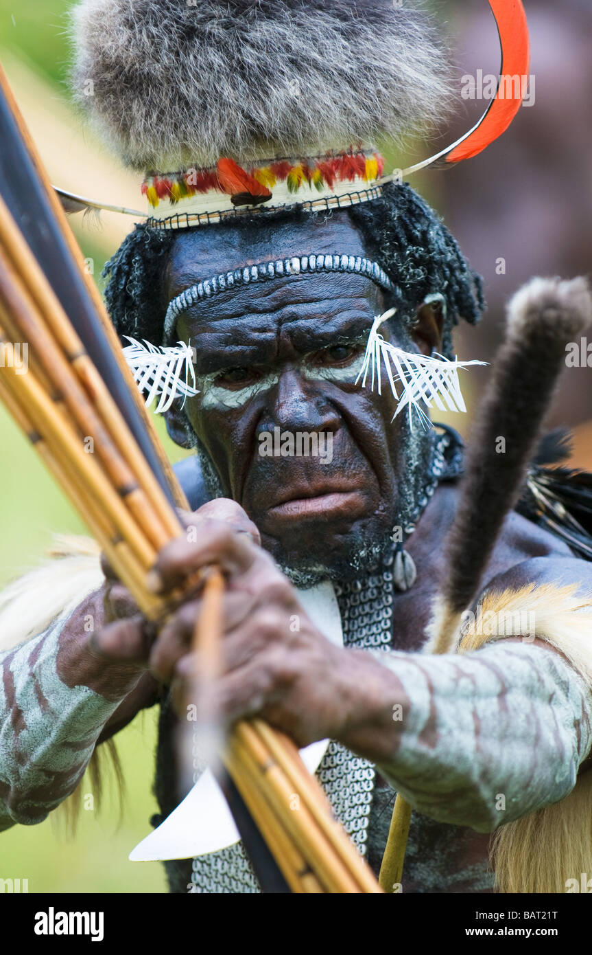 Yali Mabel, el jefe de la tribu Dani Papua Indonesia Foto de stock