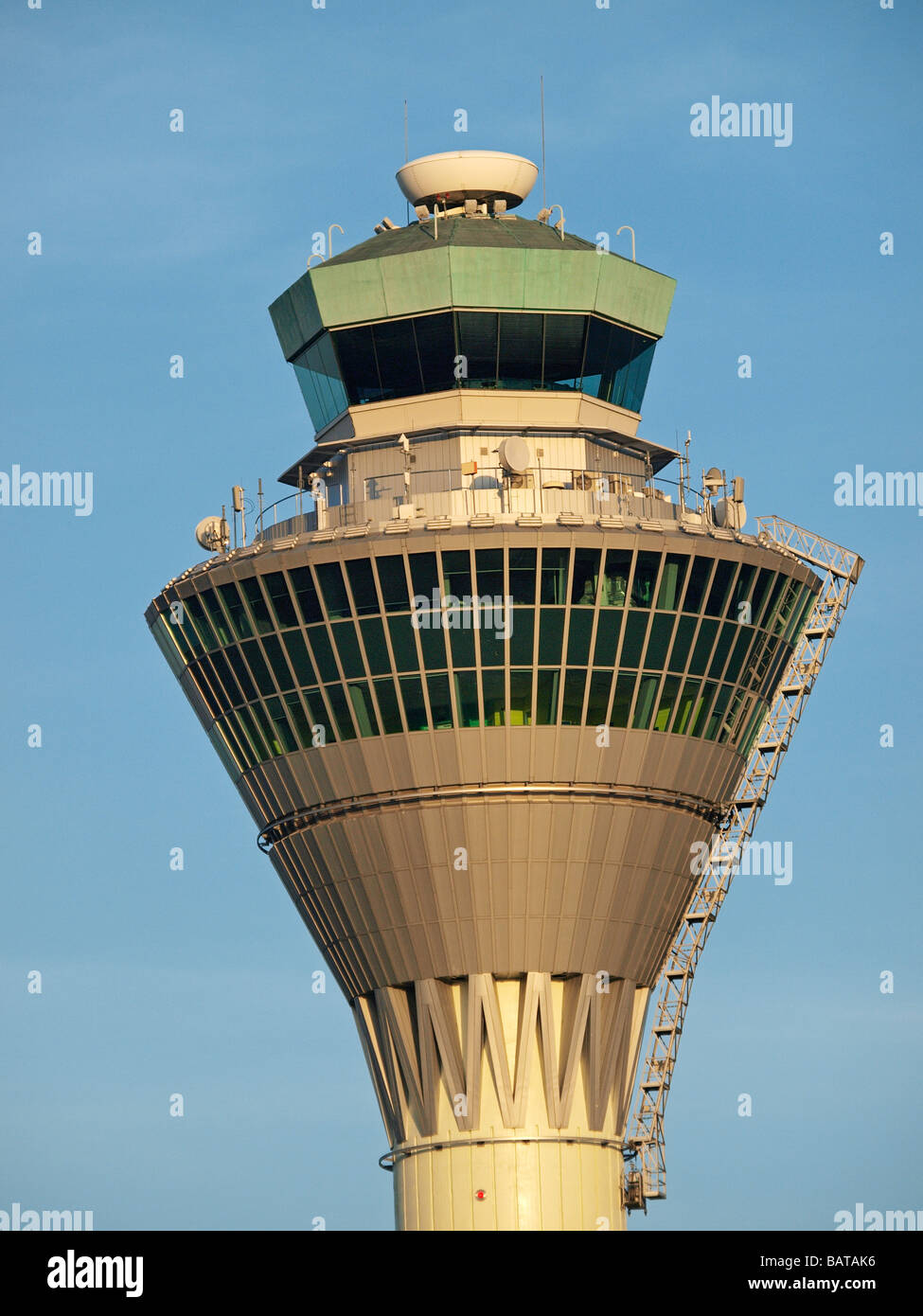 Torre de control del tráfico aéreo [klia malasia sepang ] Foto de stock