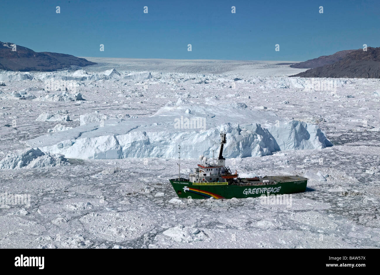 Greeneace barco MV Arctic Sunrise resaltando el cambio climático en Groenlandia imacts Foto de stock