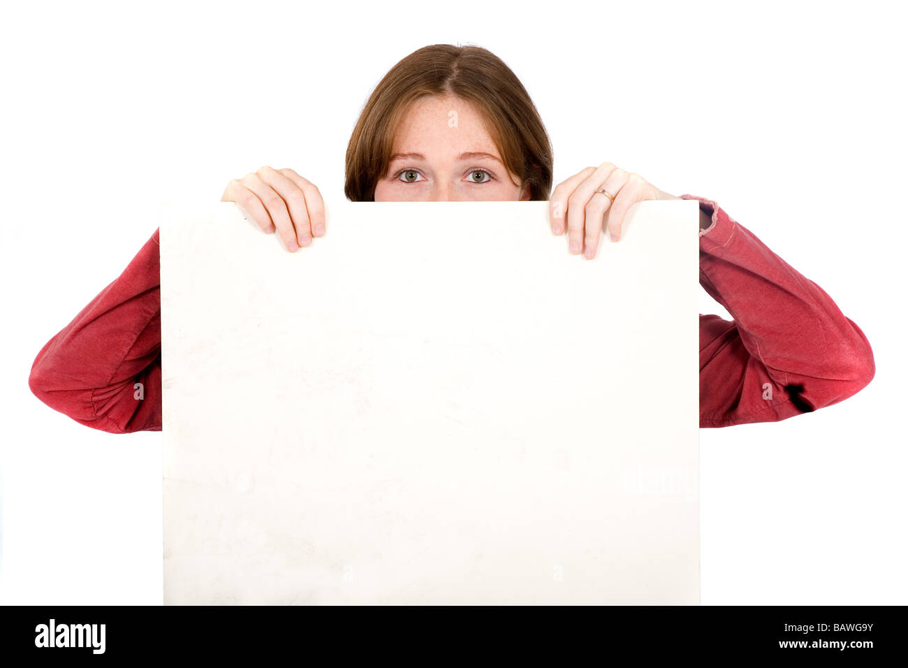 Casual Chica sujetando una pizarra blanca Fotografía de stock - Alamy