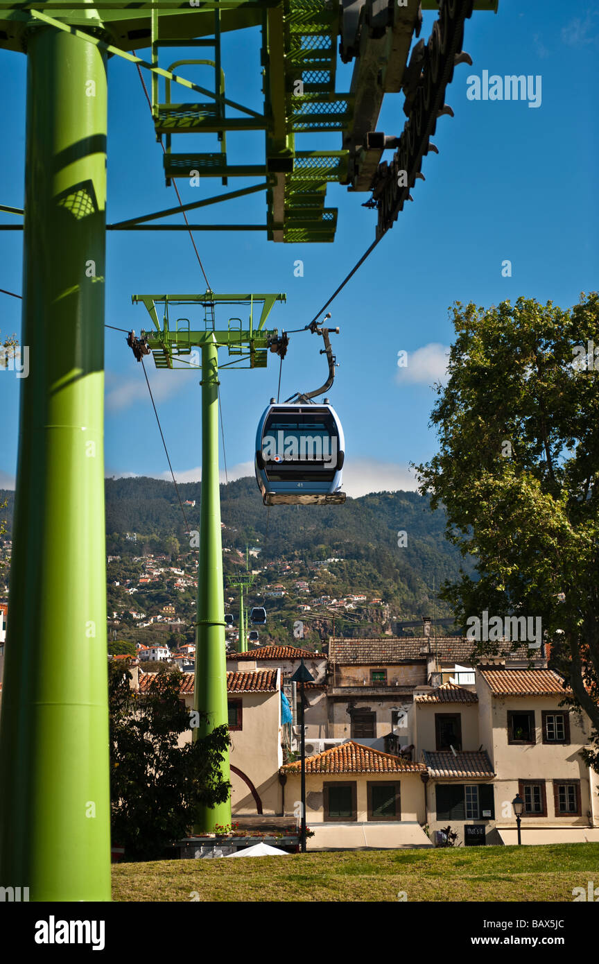 El teleférico de Funchal. Foto de stock