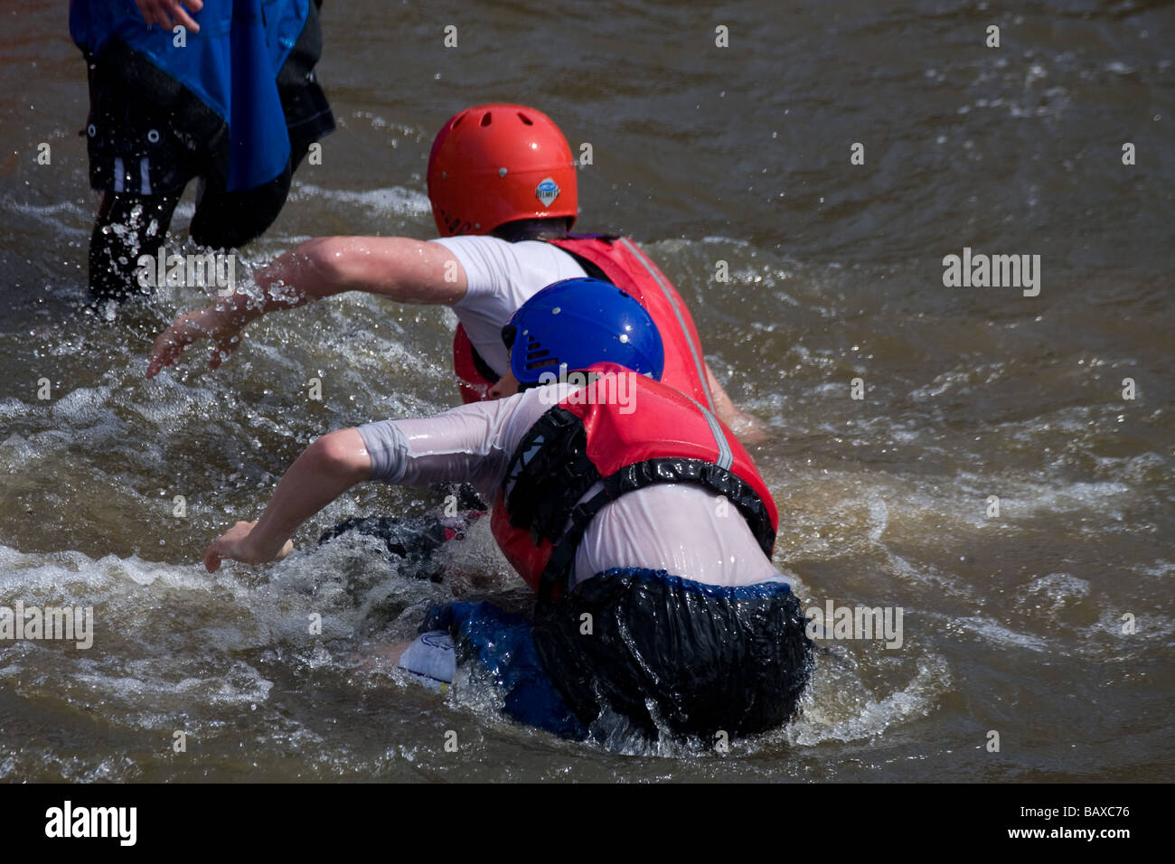 Deportes acuáticos kayak Kayak kayak río Medway yalding formación Kent England Reino Unido Europa Foto de stock