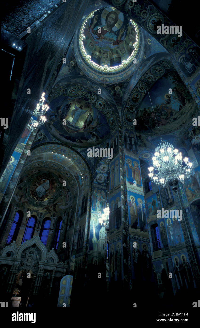 La lujosa decoración del interior de la iglesia de San Salvador de la sangre, San Petersburgo, Rusia Foto de stock