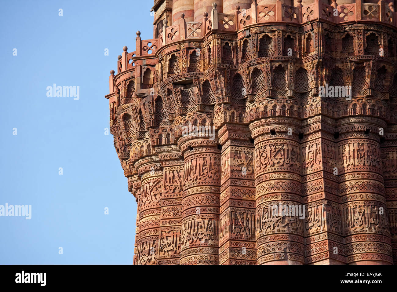 Detalles sobre el Qutb Minar en Delhi, India Foto de stock
