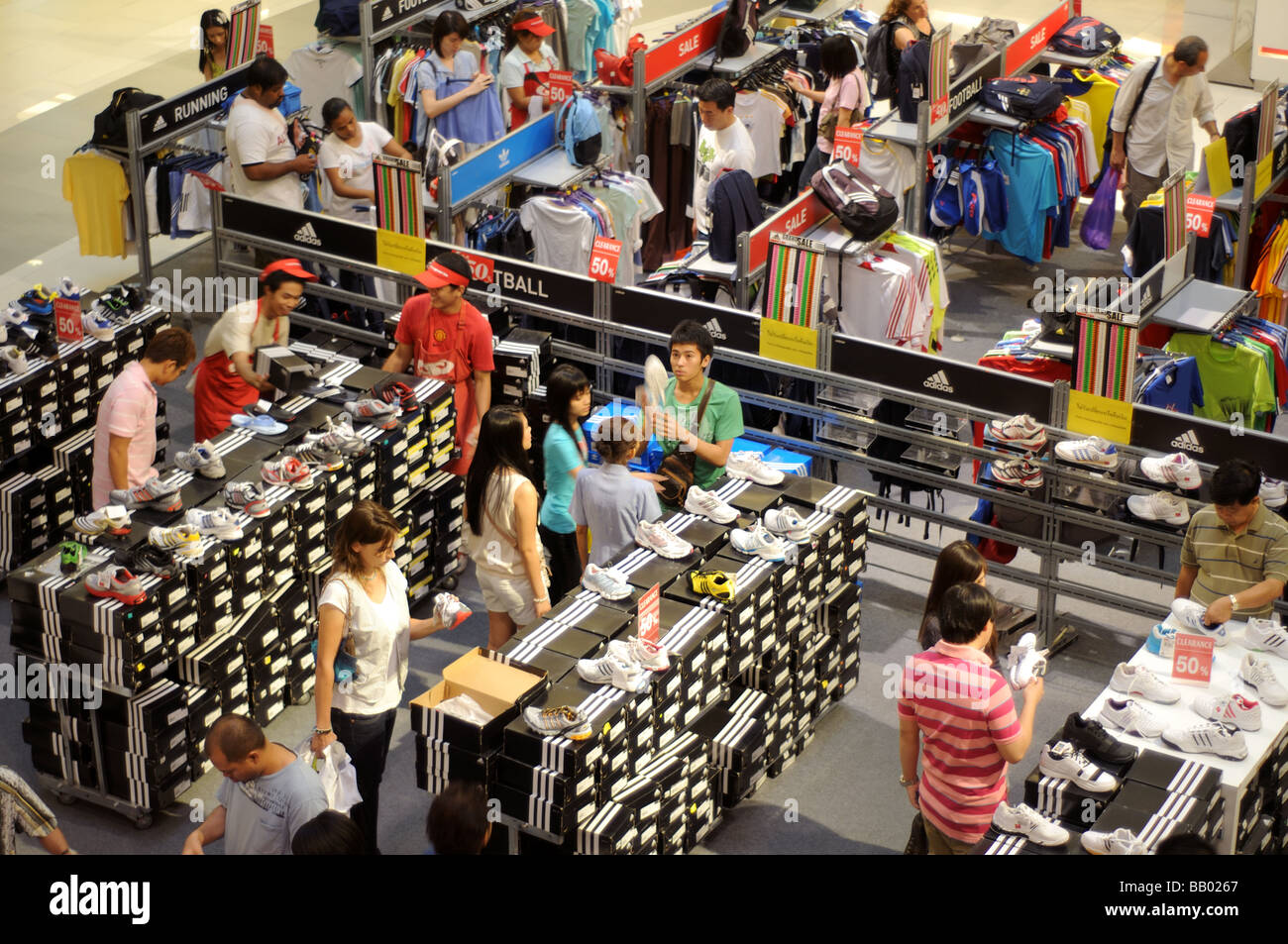 El centro comercial en el world trade center fotografías e imágenes de alta  resolución - Alamy