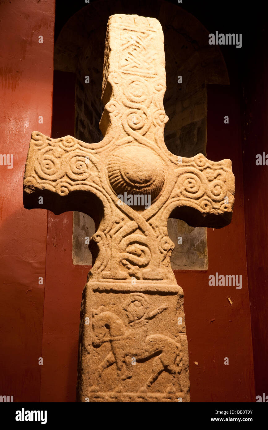 Dupplin Cross, St Serf's Church, Dunning, Escocia Foto de stock