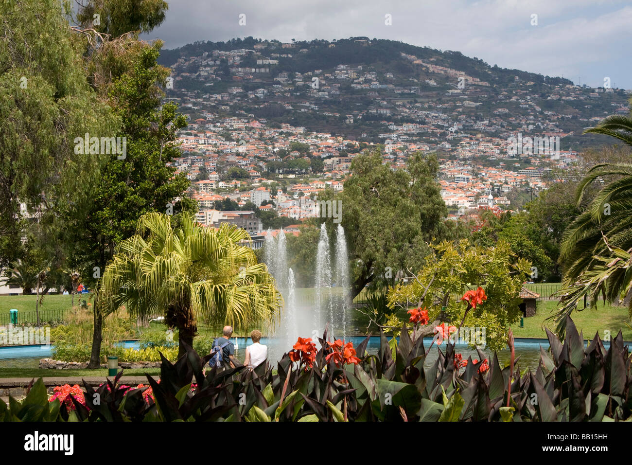 Los jardines municipales Funchal Madeira ciudad costera isla portuguesa en la mitad del océano Atlántico Foto de stock