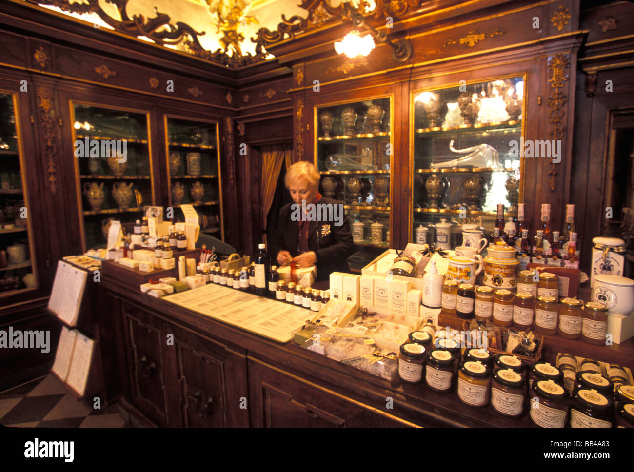 La famosa empresa perfume de Santa Maria Novella, Florencia, Italia  Fotografía de stock - Alamy