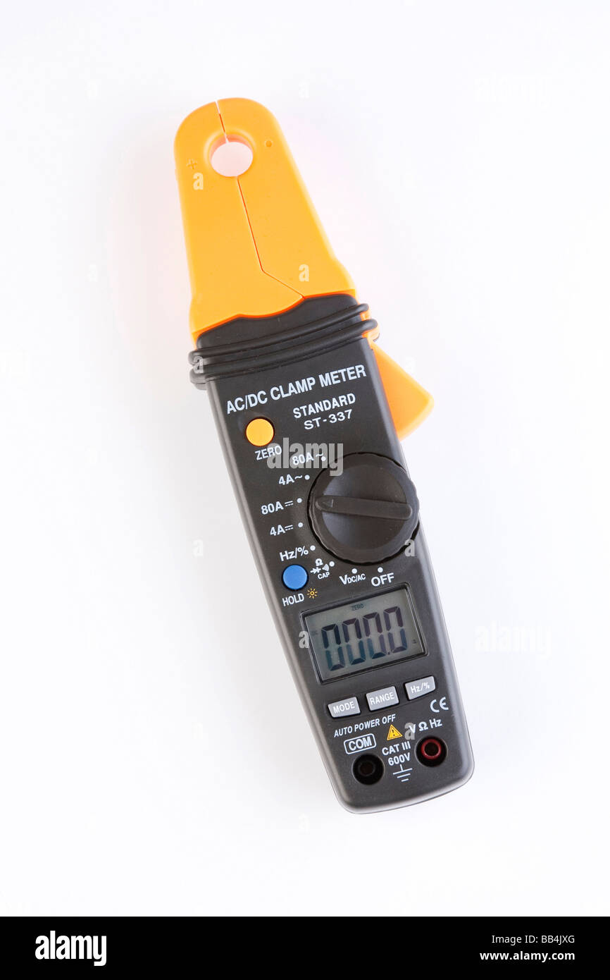 Un tipo de pinza amperimétrica digital usando un sensor de efecto Hall  Fotografía de stock - Alamy