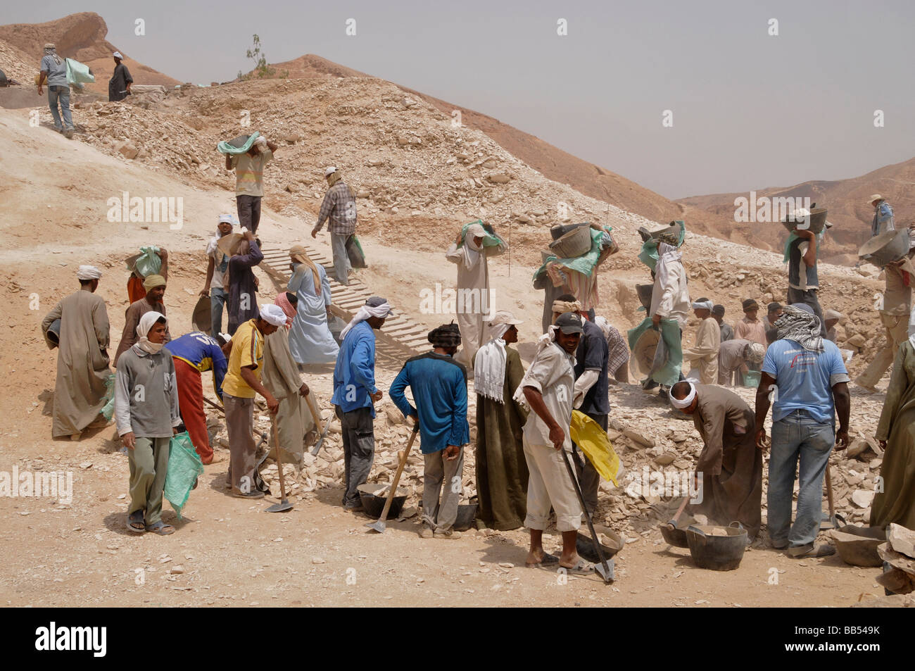Egipto arqueología desentierra la excavación tesoro buscador Foto de stock