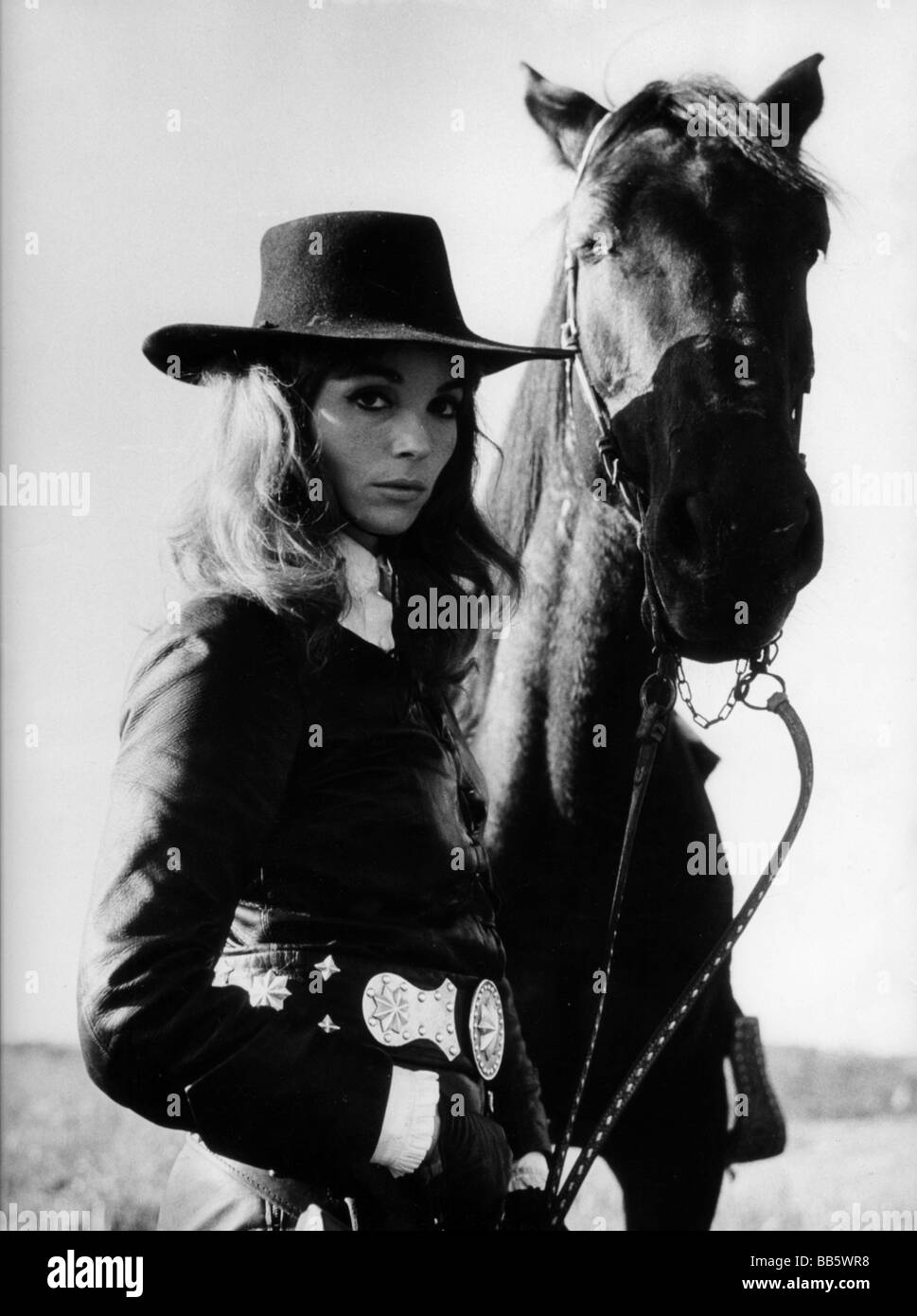 Martinelli, Elsa * 13.1.1932, actriz italiana, mitad de longitud con caballo, 1950, Foto de stock