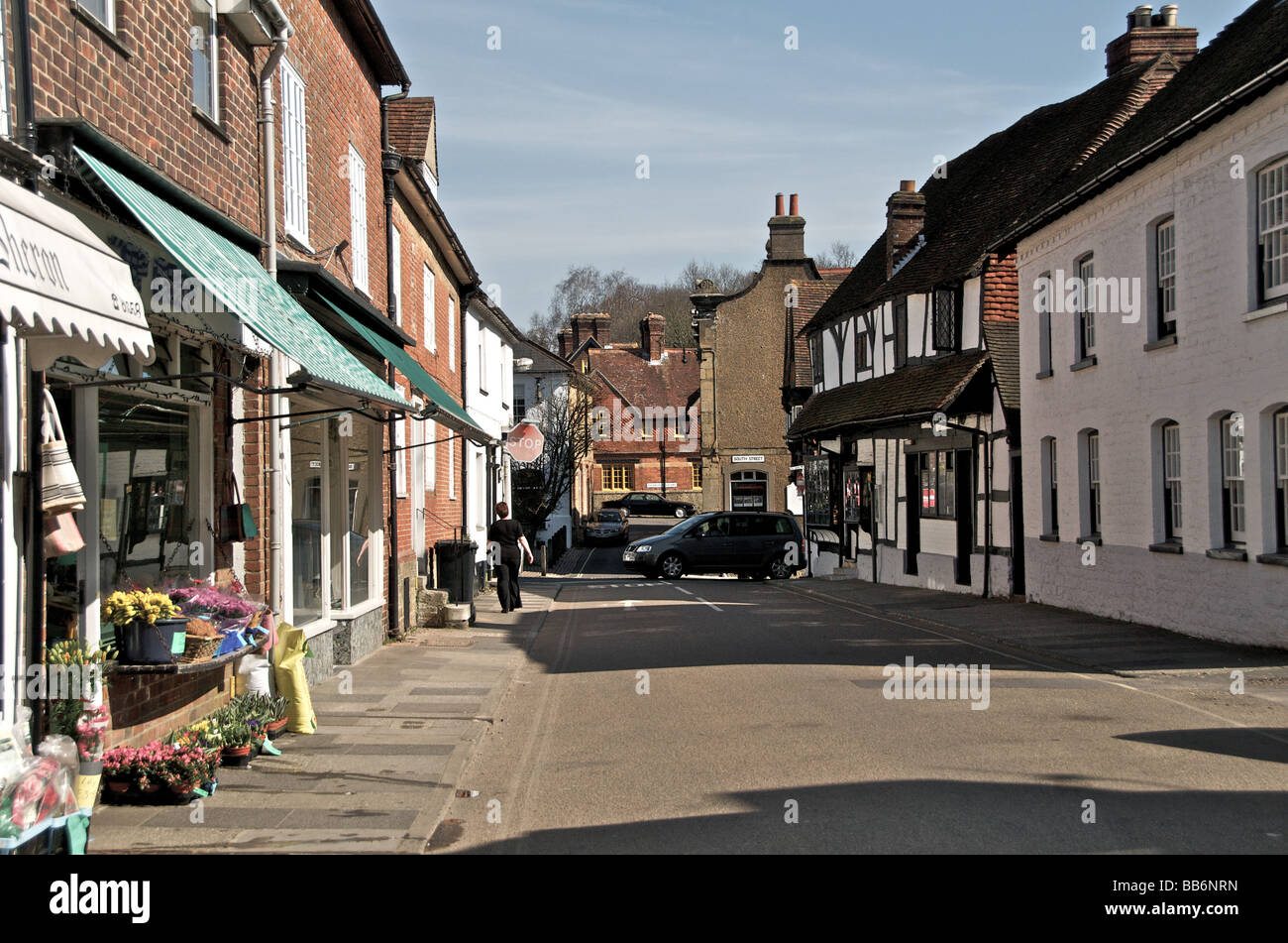 Una escena callejera en Midhurst ciudad en West Sussex Foto de stock