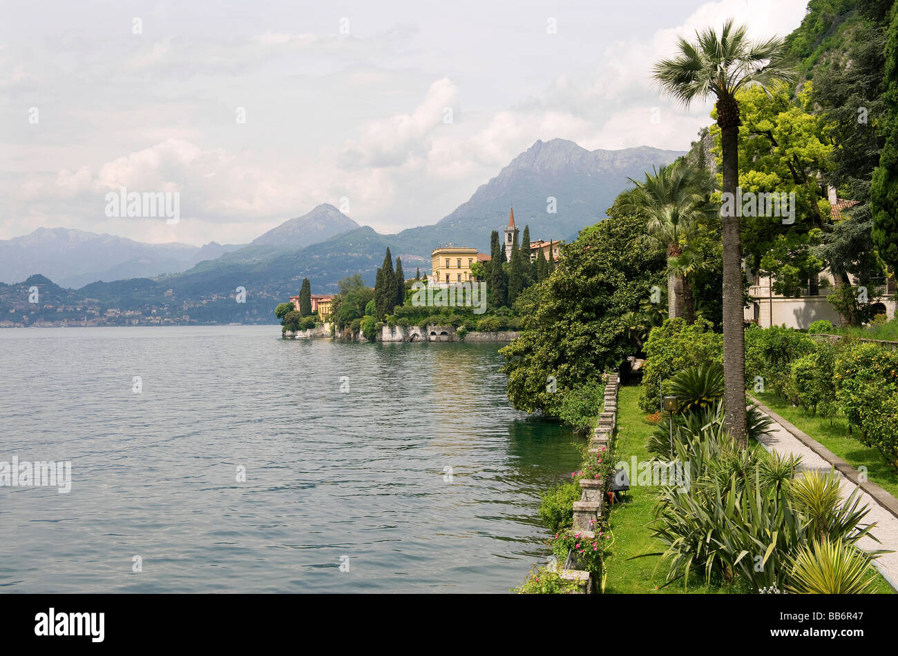 Jardín en villa Monastero, Varenna, el lago de Como, Italia Foto de stock