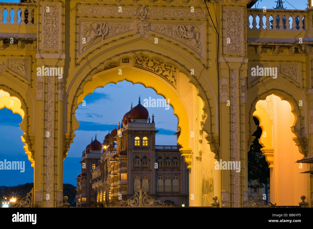 Palacio de la ciudad de Mysore, Karnataka, India Foto de stock