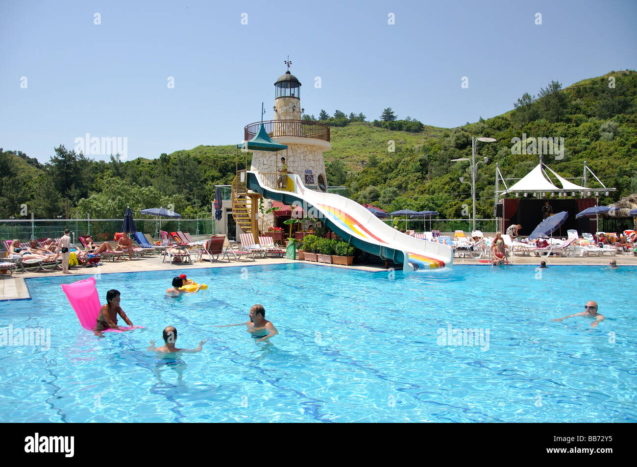 La piscina del Hotel, Grand Cettia Hotel Apartments, Marmaris, la península de Datca, Provincia Mulga, Turquía Foto de stock