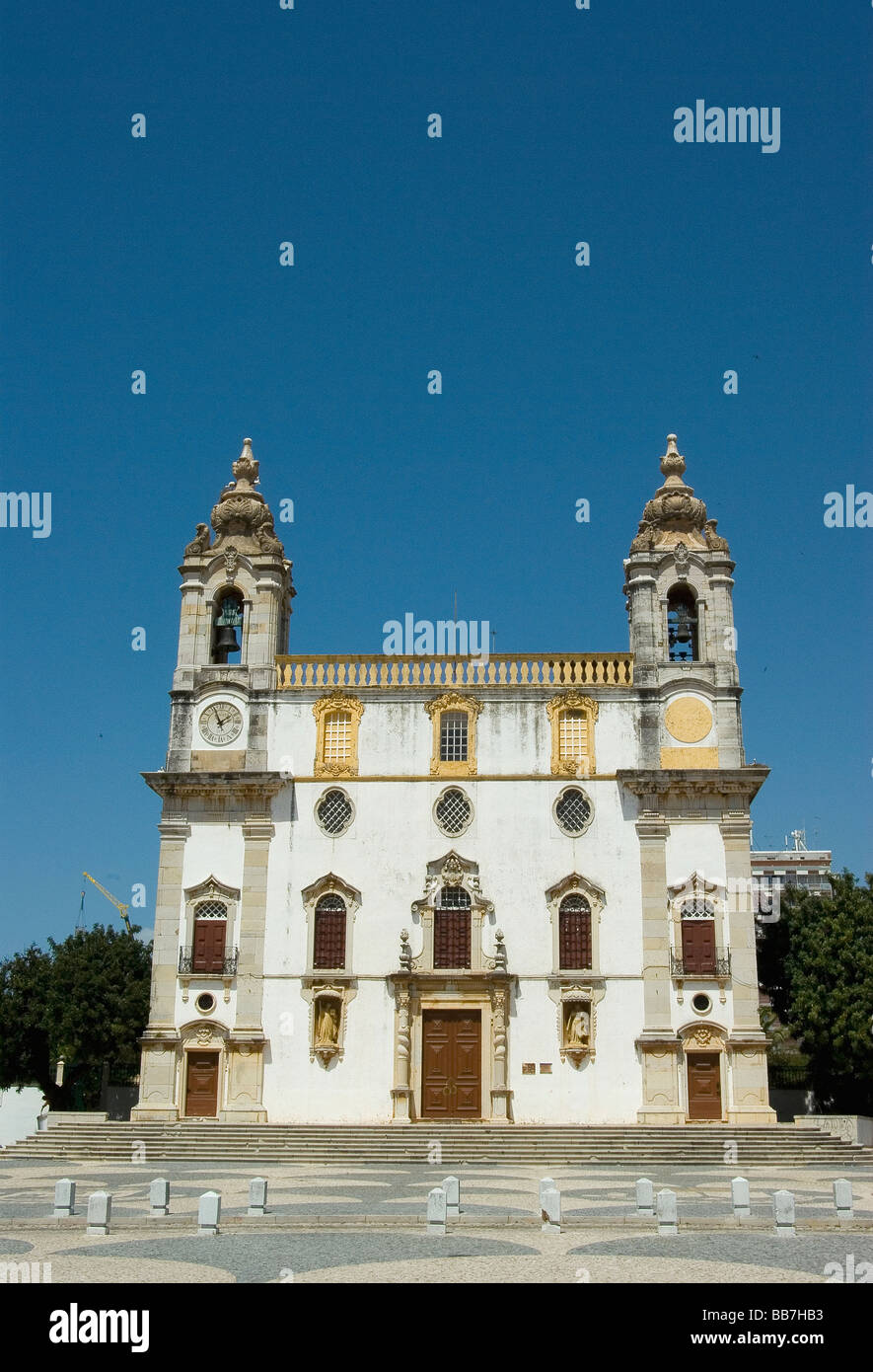 Twin Bells, Igreja do Carmo churchFaro Algarve Portugal. Foto de stock