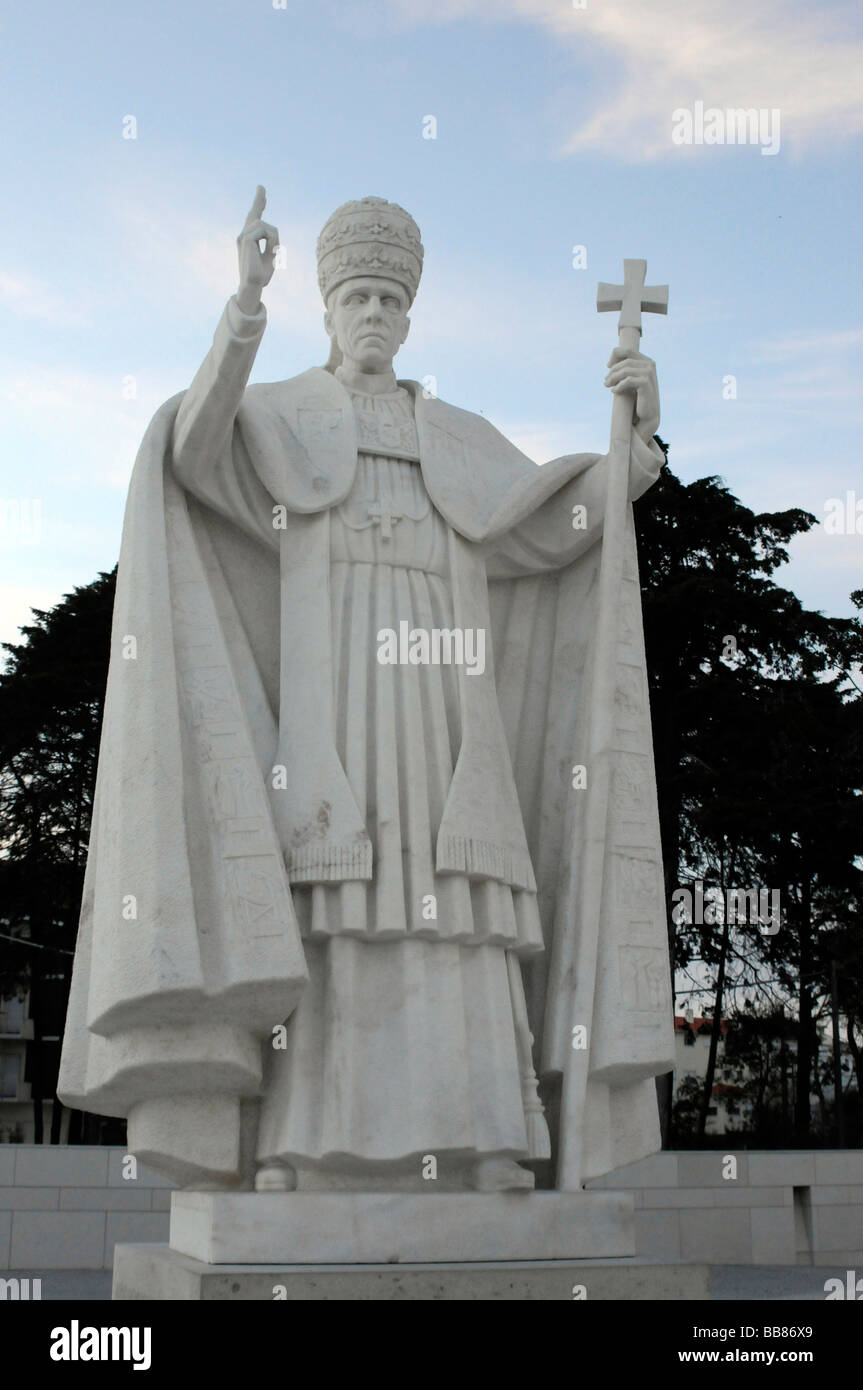 Monumento histórico, escultura, Pío XII, Fátima, lugar de peregrinación, el Centro de Portugal, Portugal, Europa Foto de stock