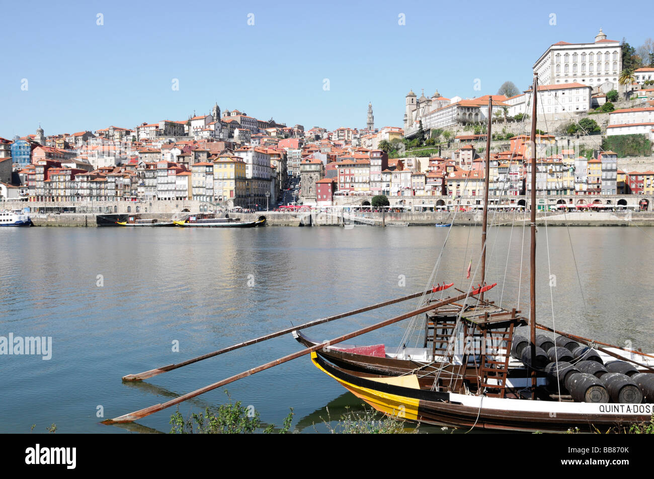 El vino de Oporto barcos, Río Duero, Vila Nova da Gaia, en el norte de Portugal, Europa Foto de stock