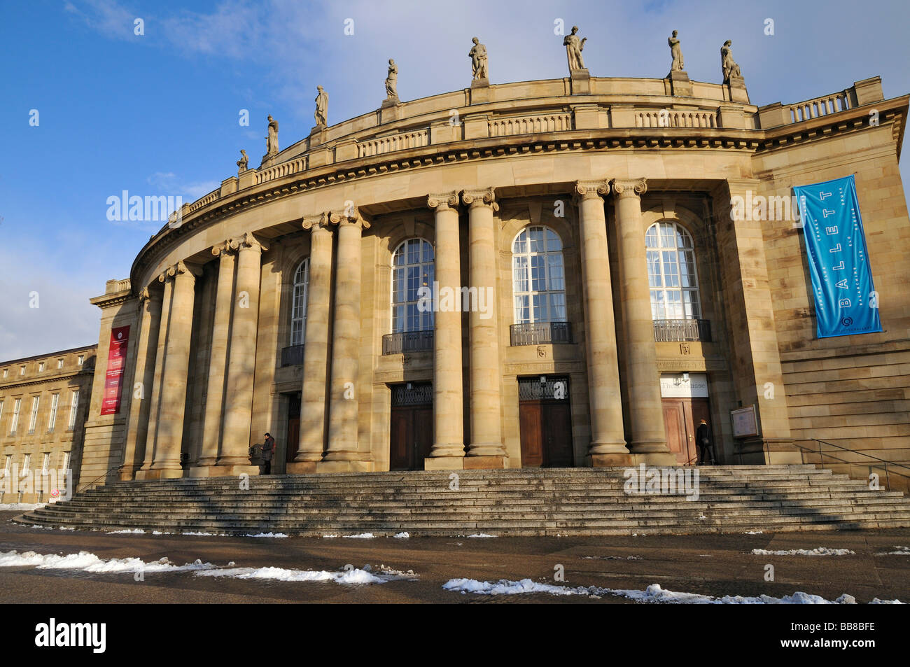 Grosses Haus, el edificio principal, el Staatstheater, el teatro y la ópera estatal, Stuttgart, Baden-Wurtemberg, Alemania Foto de stock