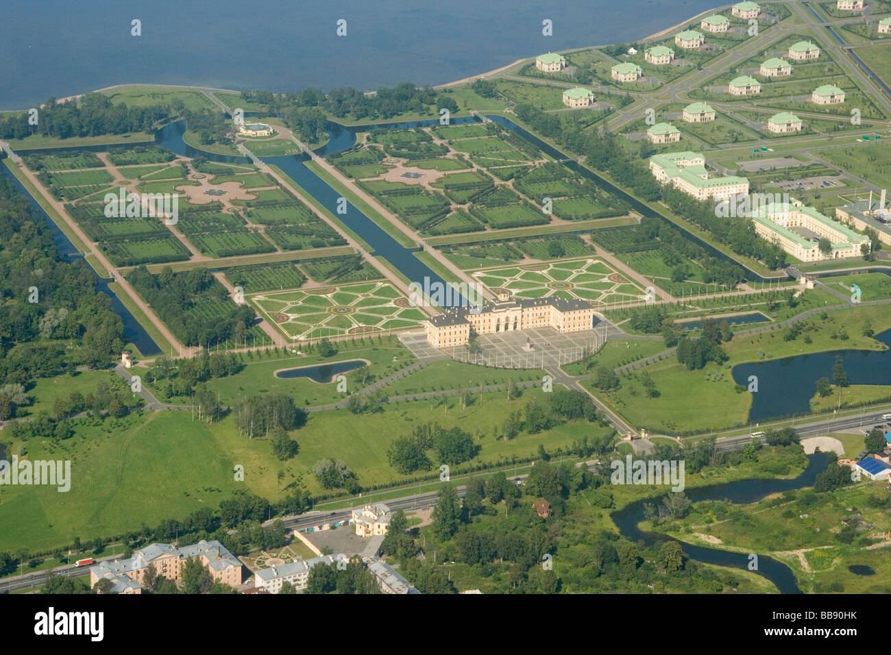 Areal imagen de Peterhof palacio de verano de San Petersburgo Foto de stock