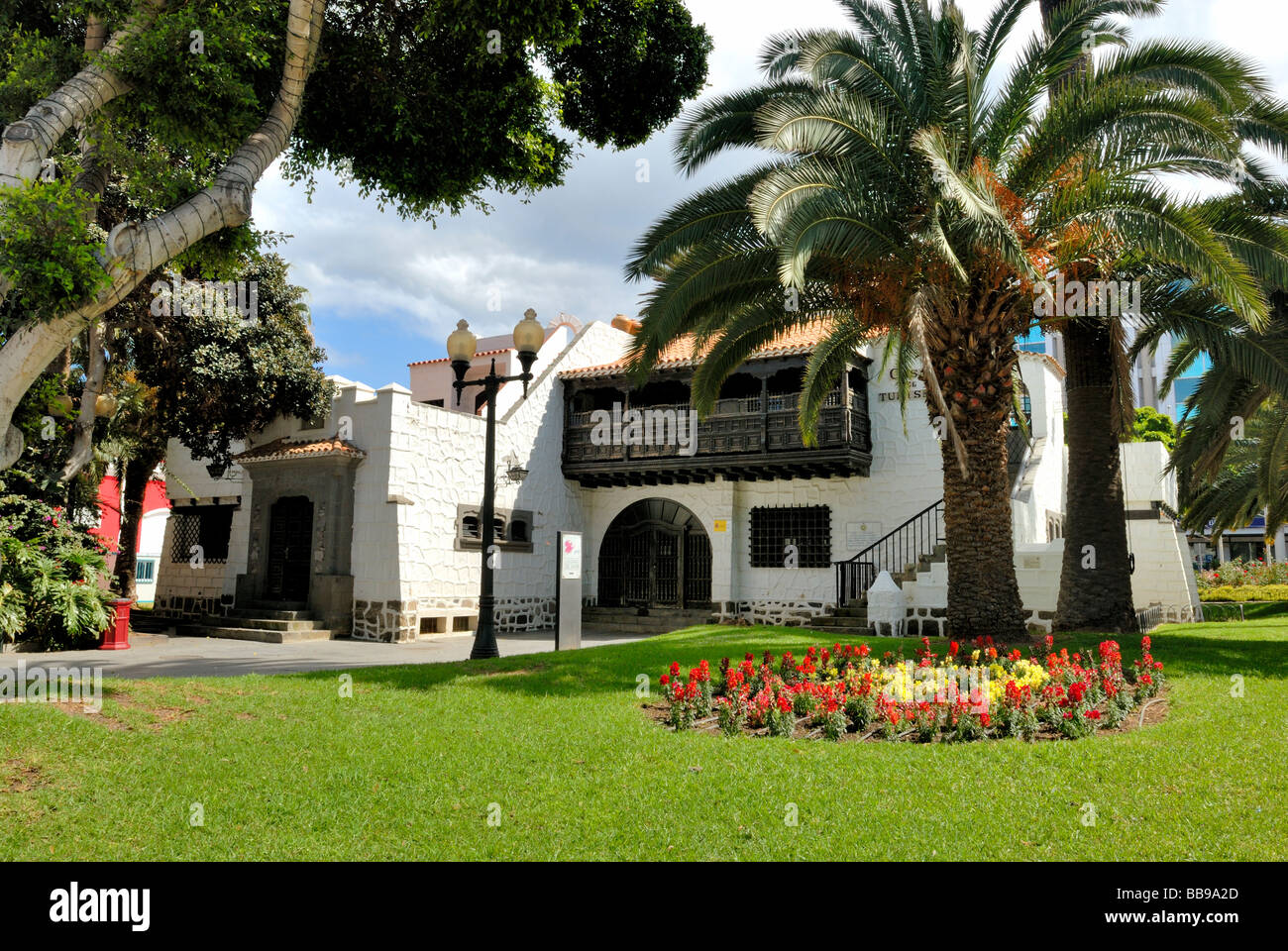 La Casa del turismo, la Oficina de Información Turística en el Parque de Santa Catalina. Las Palmas de Gran Canaria, Islas Canarias Foto de stock
