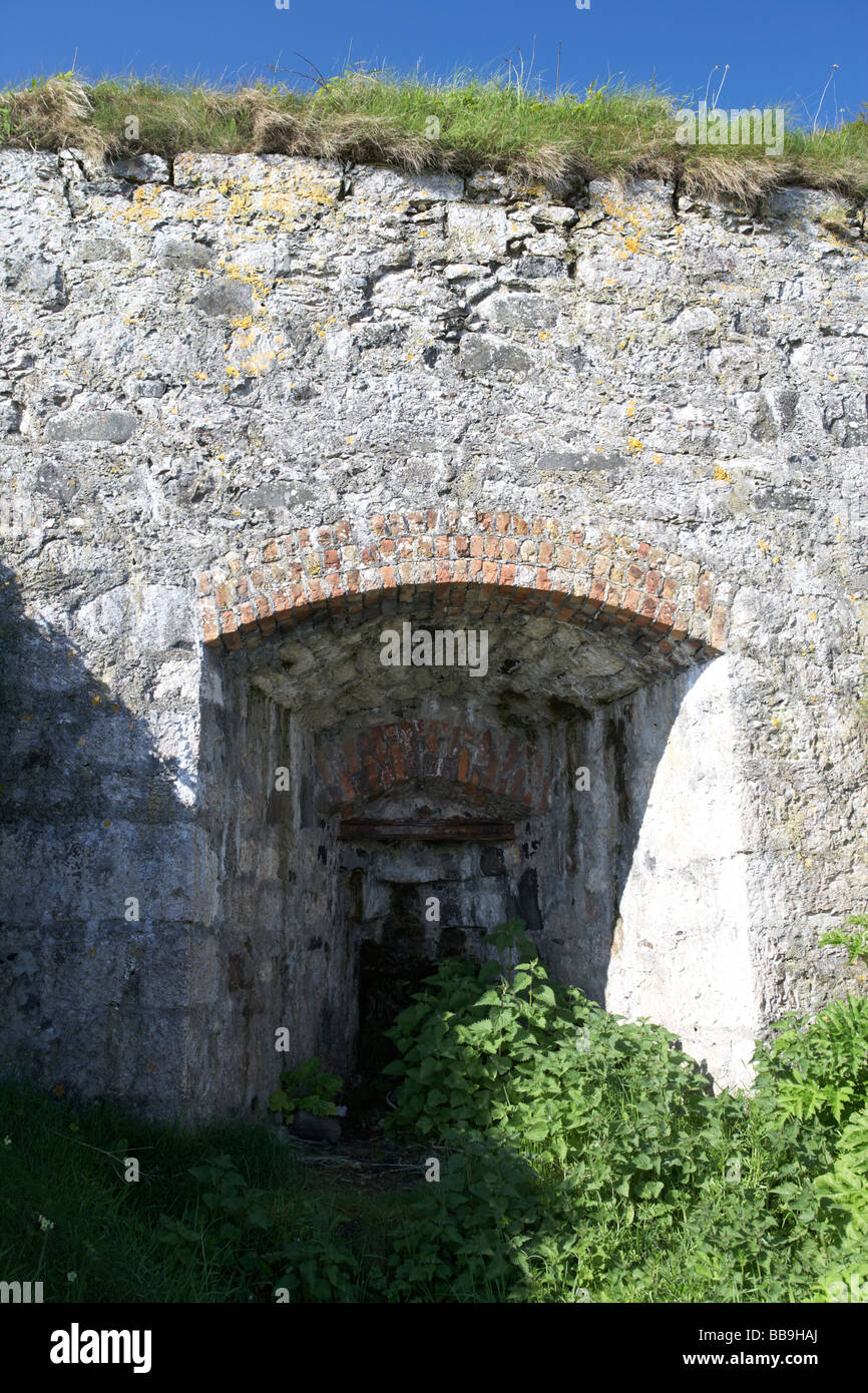 Antiguo horno de cal en el condado de Antrim islandmagee portmuck Irlanda  del Norte los hornos de cal se utiliza para convertir la piedra caliza en  cal Fotografía de stock - Alamy