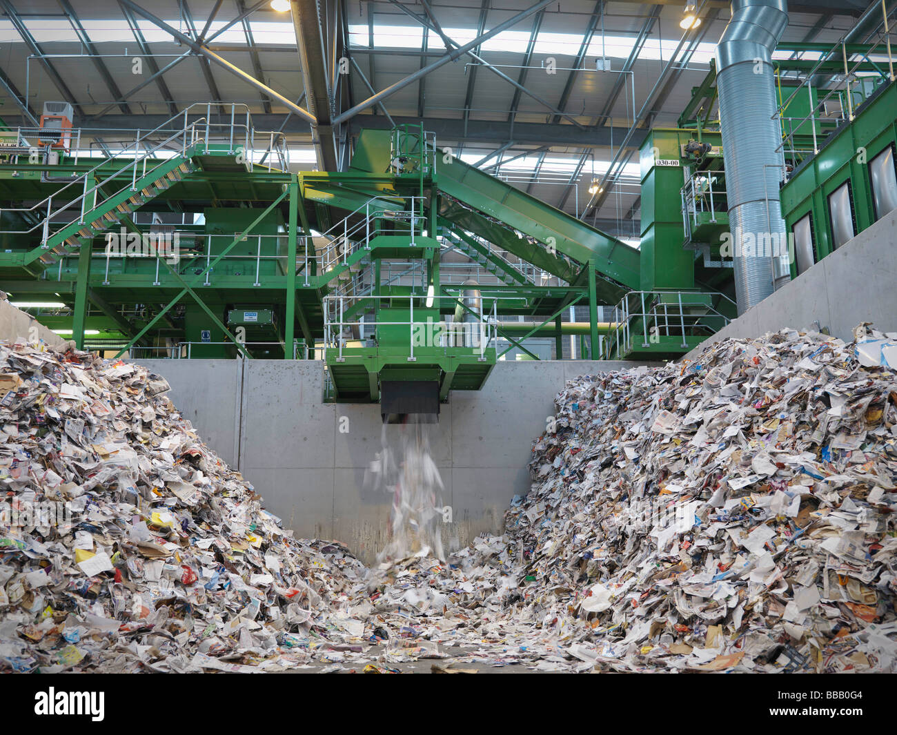 Máquina de reciclaje de papel Foto de stock