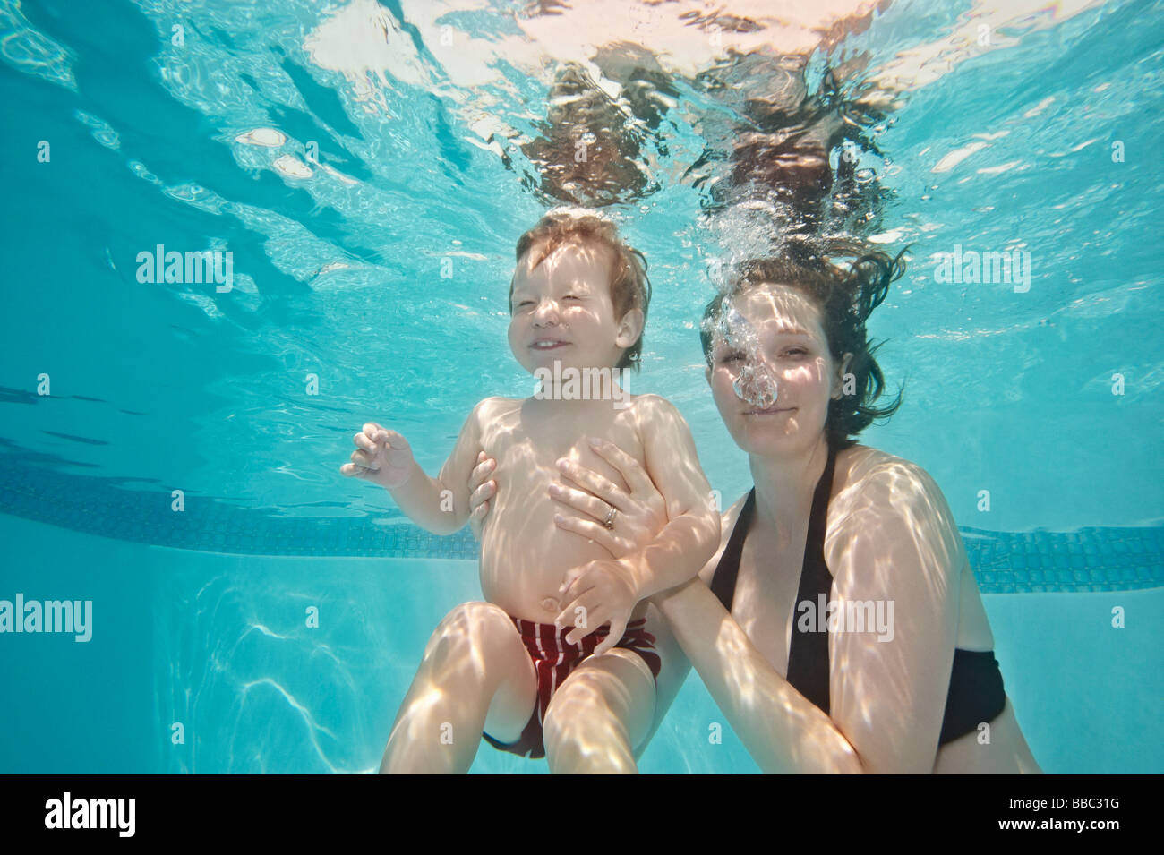 Sonrie Bajo El Agua Fotografías E Imágenes De Alta Resolución Alamy 