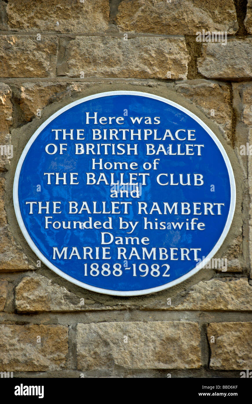 Placa azul en el sitio del club de ballet y el ballet rambert, hogar del ballet británico, en Notting Hill, al oeste de Londres, Inglaterra Foto de stock