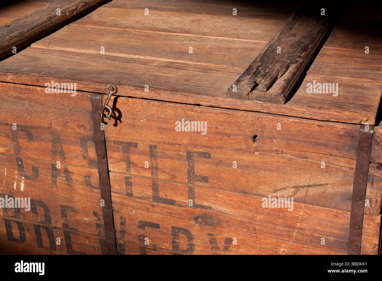 Cajas de cerveza antiguas de madera Fotografía de stock - Alamy