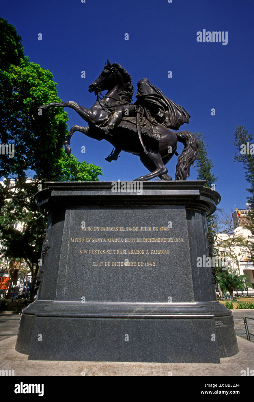 Estatua ecuestre, la estatua de Simón Bolívar, Simón Bolívar, la plaza