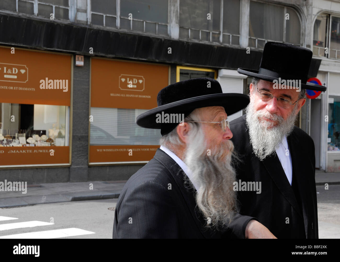 Los judíos ortodoxos en el distrito de los diamantes de Amberes, Bélgica  Fotografía de stock - Alamy